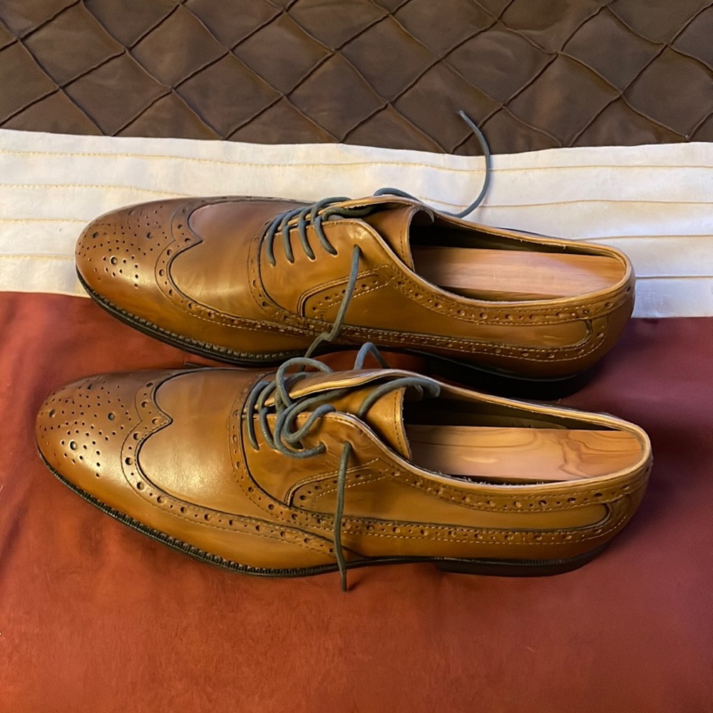 Men’s Johnston & Murphy leather dress shoes